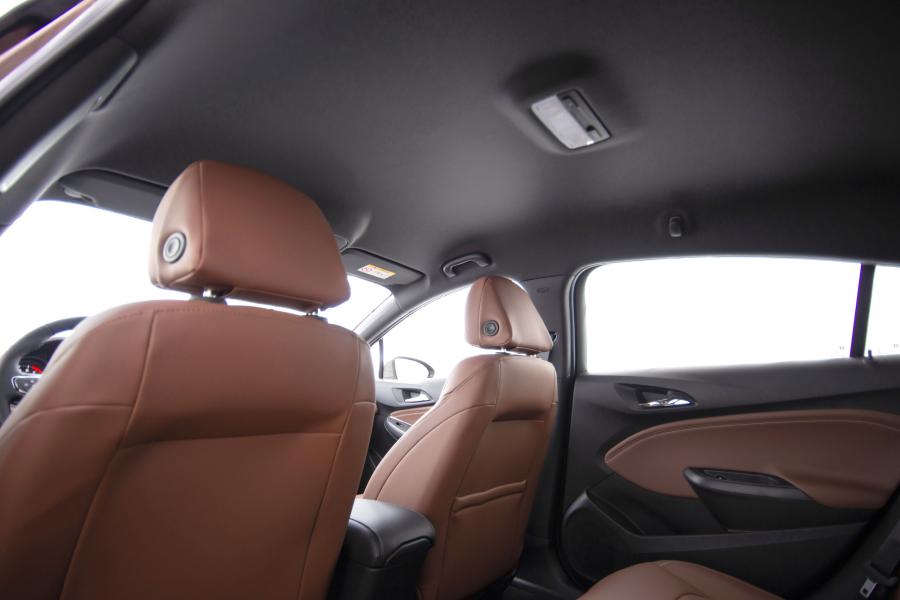 Интерьер Chevrolet Cruze Premier 2019 года  (LA) (фото 6 из 21)